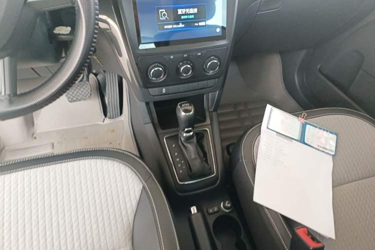 Used Skoda Yeti 2017 TSI280 DSG Advanced Edition Gear Lever