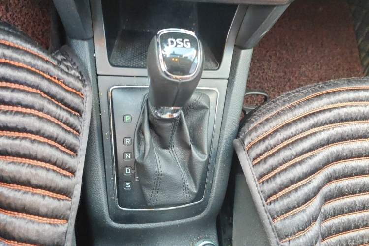 Used Skoda Yeti 2017 TSI280 DSG Innovation Edition Gear Lever