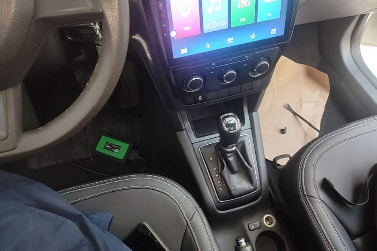 Used Skoda Yeti 2017 TSI280 DSG Advanced Edition Gear Lever