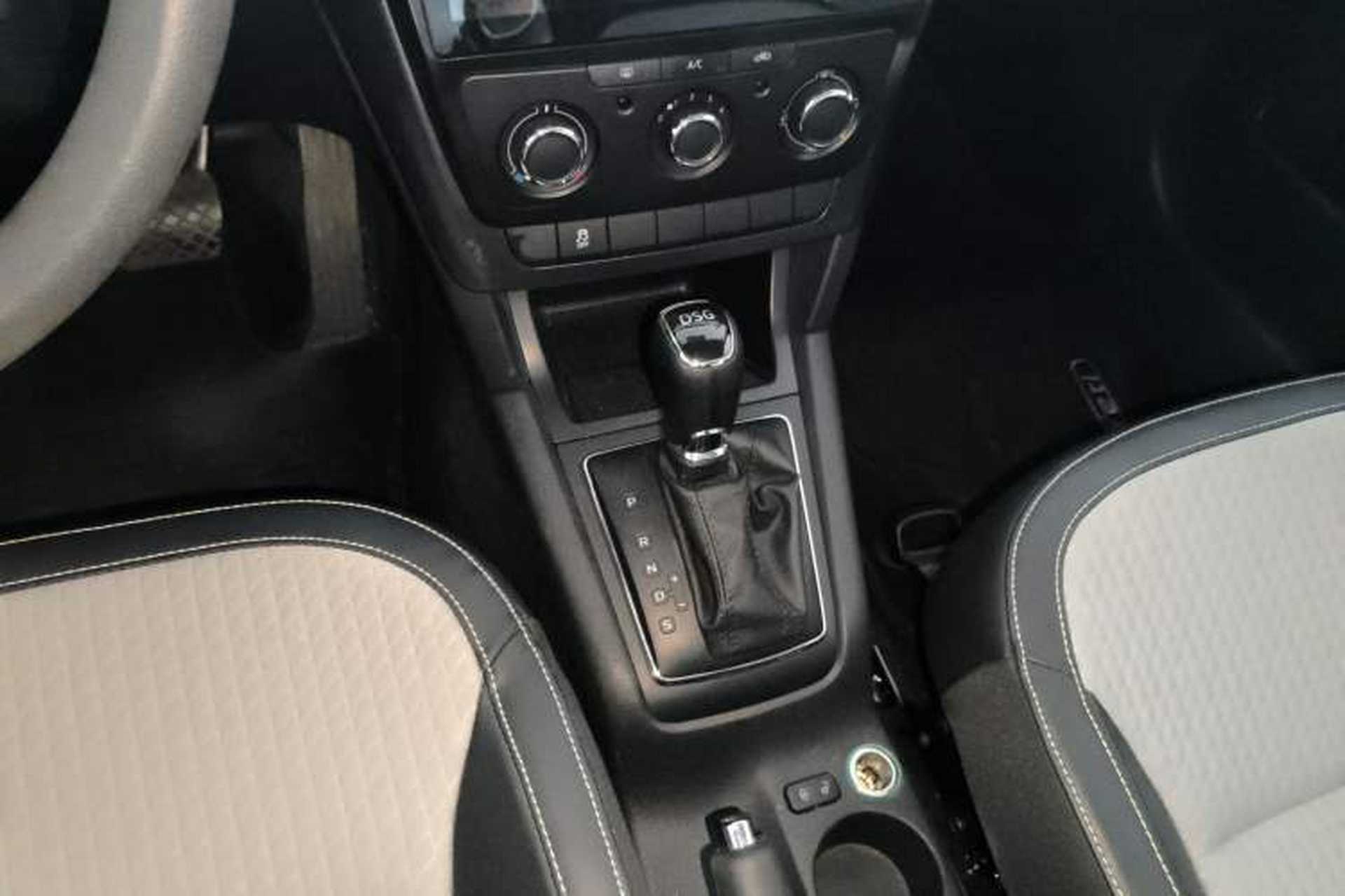 Used Skoda Yeti 2017 TSI280 DSG Advanced Edition Gear Lever