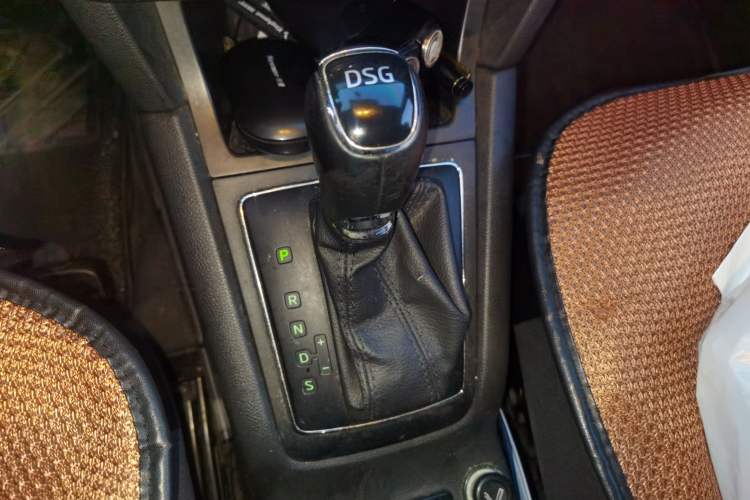 Used Skoda Yeti 2017 TSI280 DSG Innovation Edition Gear Lever