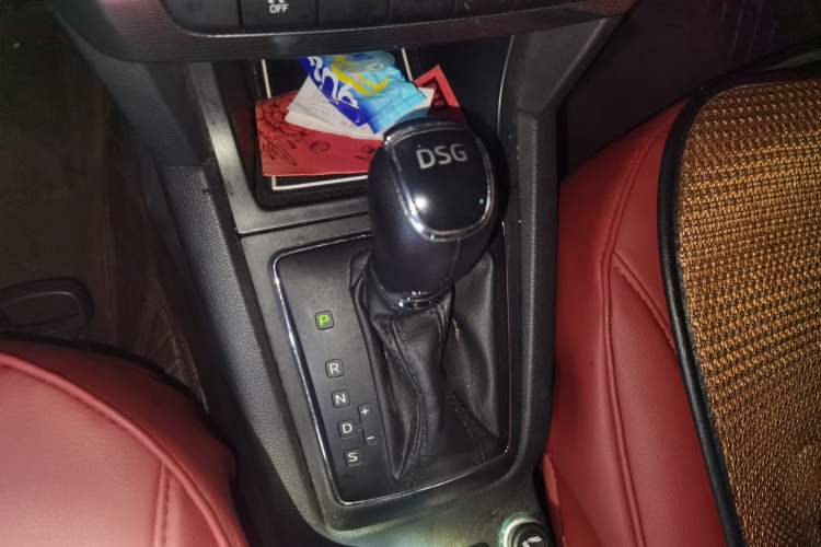 Used Skoda Yeti 2017 TSI280 DSG Advanced Edition Gear Lever