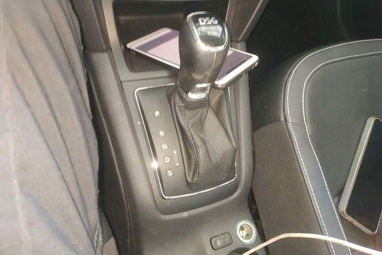 Used Skoda Yeti 2017 TSI280 DSG Car Enjoy Brothers Edition Gear Lever