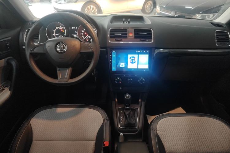 Used Skoda Yeti 2017 TSI280 DSG Advanced Edition Gear Lever