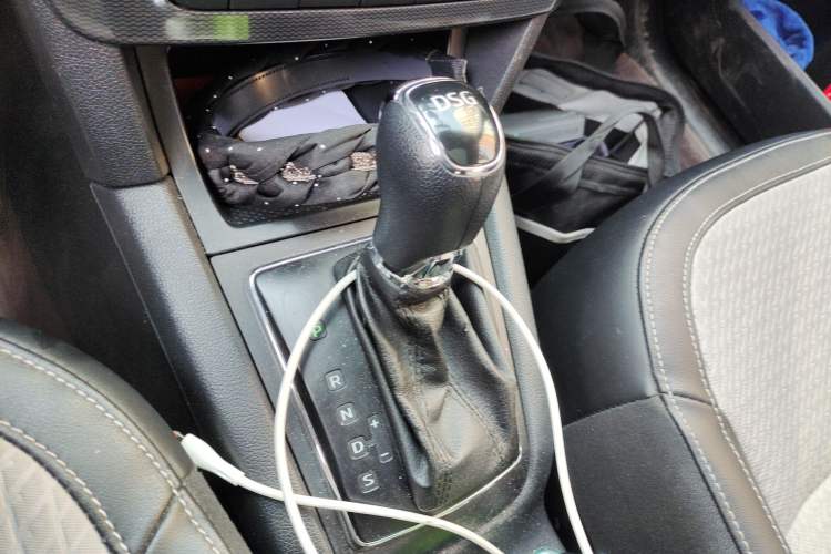 Used Skoda Yeti 2017 TSI280 DSG Advanced Edition Gear Lever