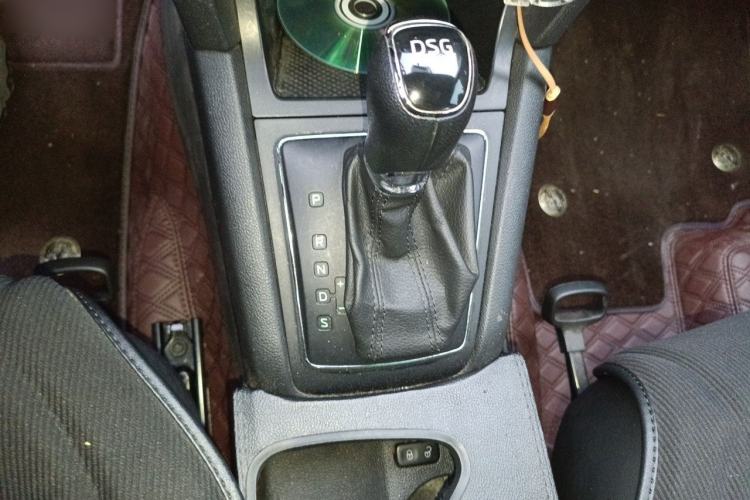 Used Skoda Yeti 2017 TSI280 DSG Advanced Edition Gear Lever