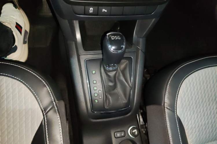 Used Skoda Yeti 2017 TSI280 DSG Advanced Edition Gear Lever