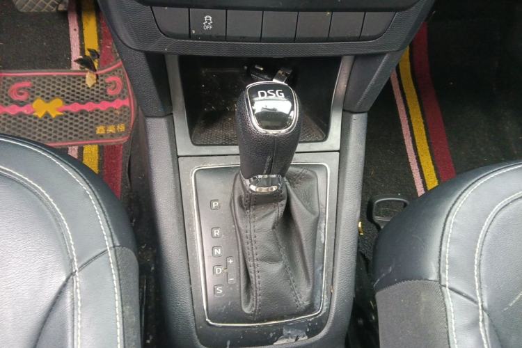 Used Skoda Yeti 2017 TSI280 DSG Car Enjoy Brothers Edition Gear Lever