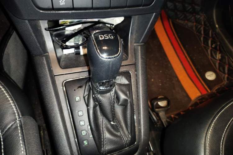 Used Skoda Yeti 2017 TSI280 DSG Car Enjoy Brothers Edition Gear Lever