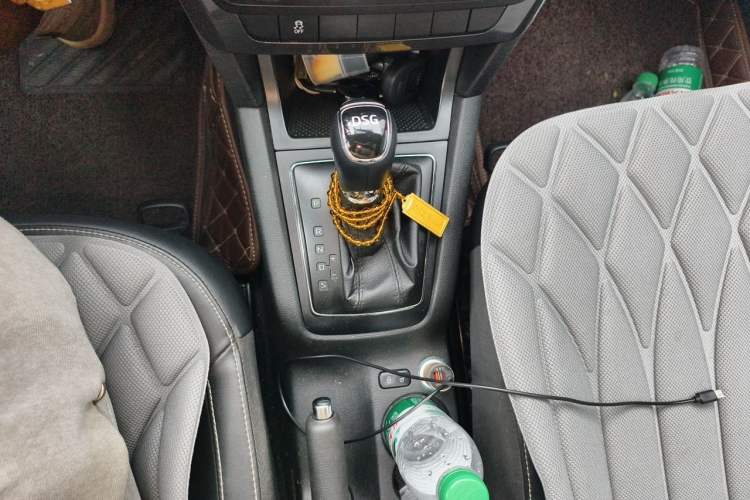 Used Skoda Yeti 2017 TSI280 DSG Advanced Edition Gear Lever