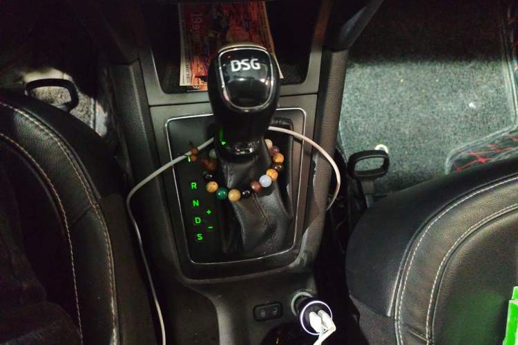 Used Skoda Yeti 2017 TSI280 DSG Innovation Edition Gear Lever