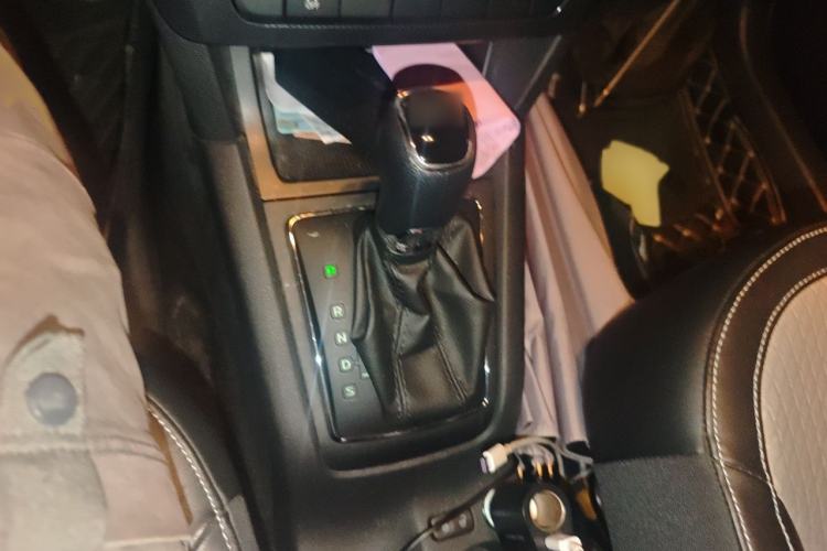Used Skoda Yeti 2017 TSI280 DSG Advanced Edition Gear Lever