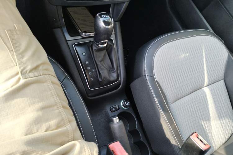 Used Skoda Yeti 2017 TSI280 DSG Advanced Edition Gear Lever
