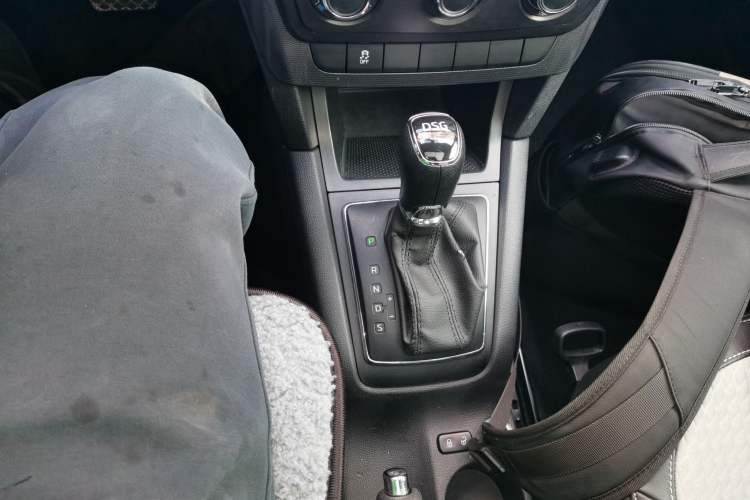 Used Skoda Yeti 2017 TSI280 DSG Advanced Edition Gear Lever