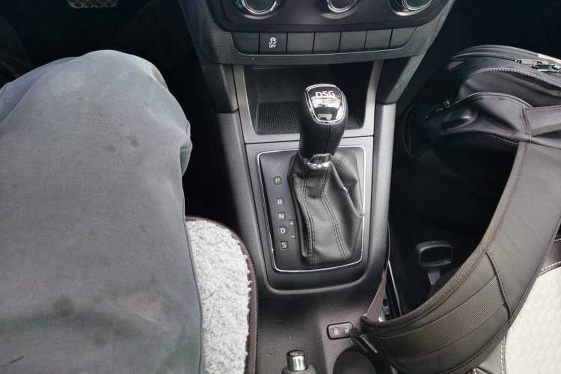 Used Skoda Yeti 2017 TSI280 DSG Advanced Edition Gear Lever