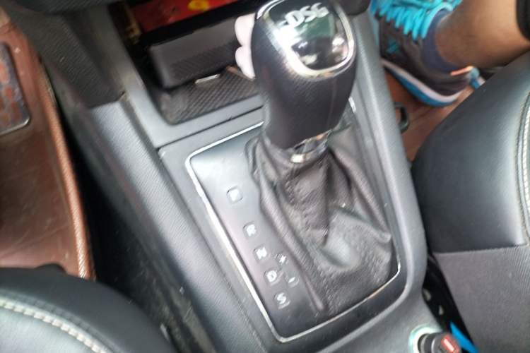 Used Skoda Yeti 2017 TSI280 DSG Advanced Edition Gear Lever
