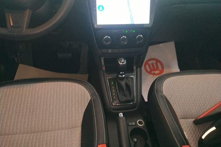 Used Skoda Yeti 2017 TSI280 DSG Advanced Edition Gear Lever