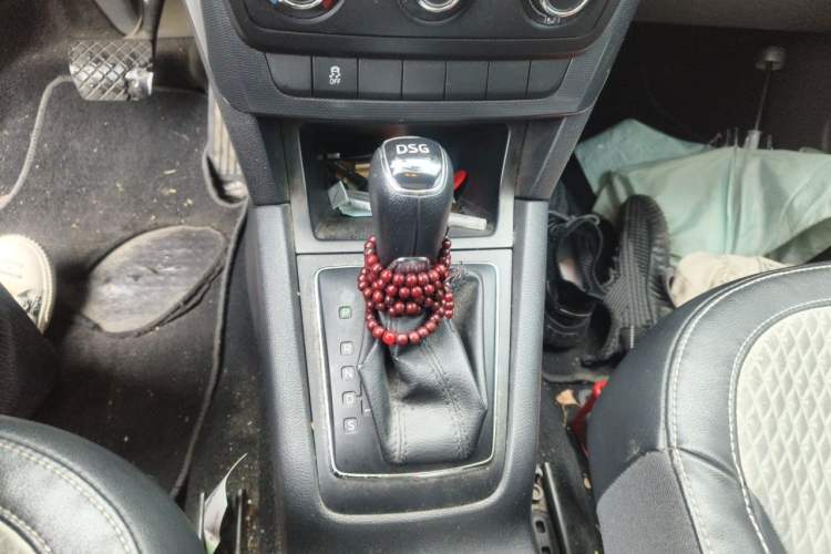 Used Skoda Yeti 2017 TSI280 DSG Car Enjoy Brothers Edition Gear Lever