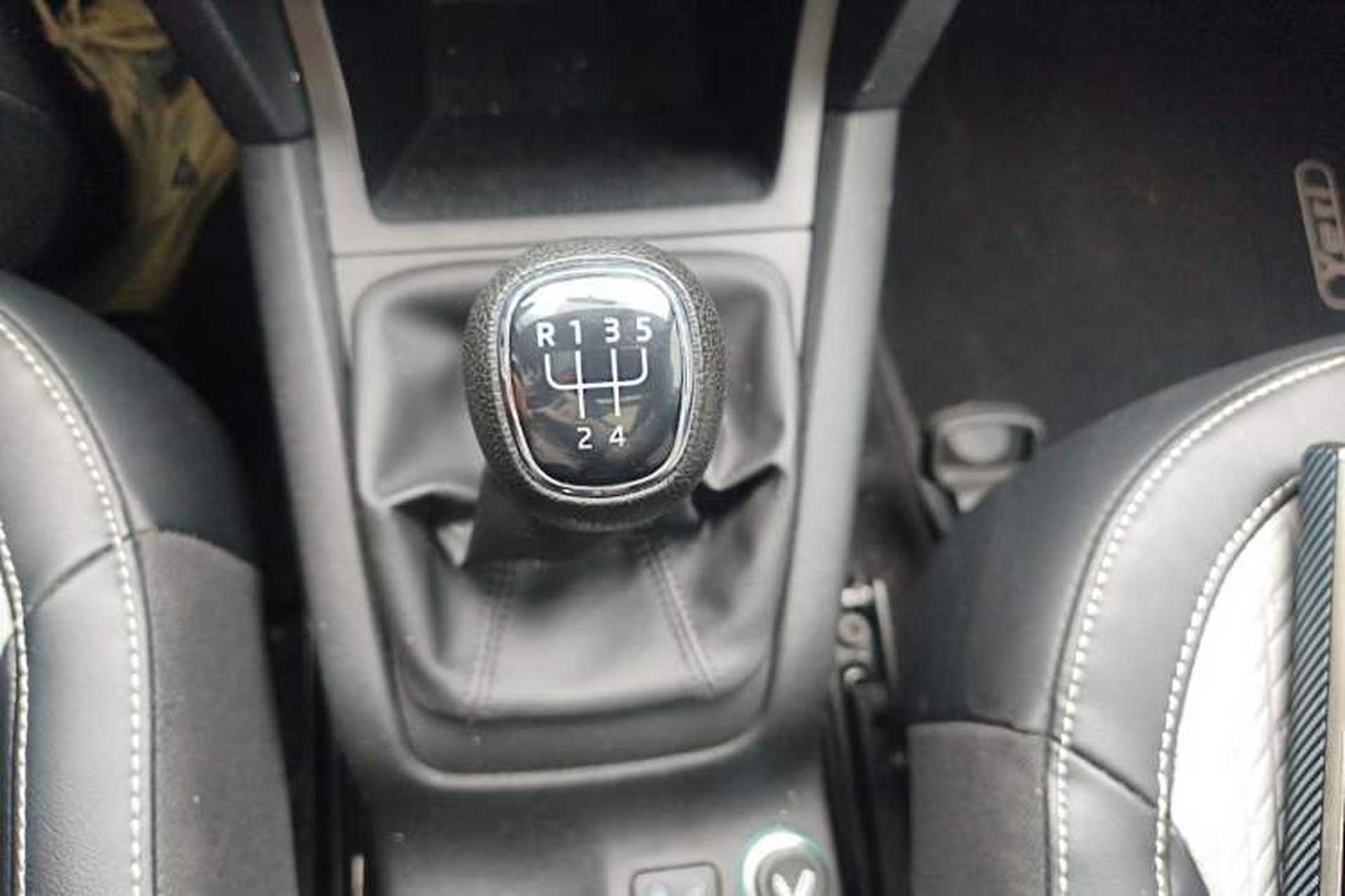 Used Skoda Yeti 2017 1.6L Manual Front-Wheel-Drive Version Gear Lever