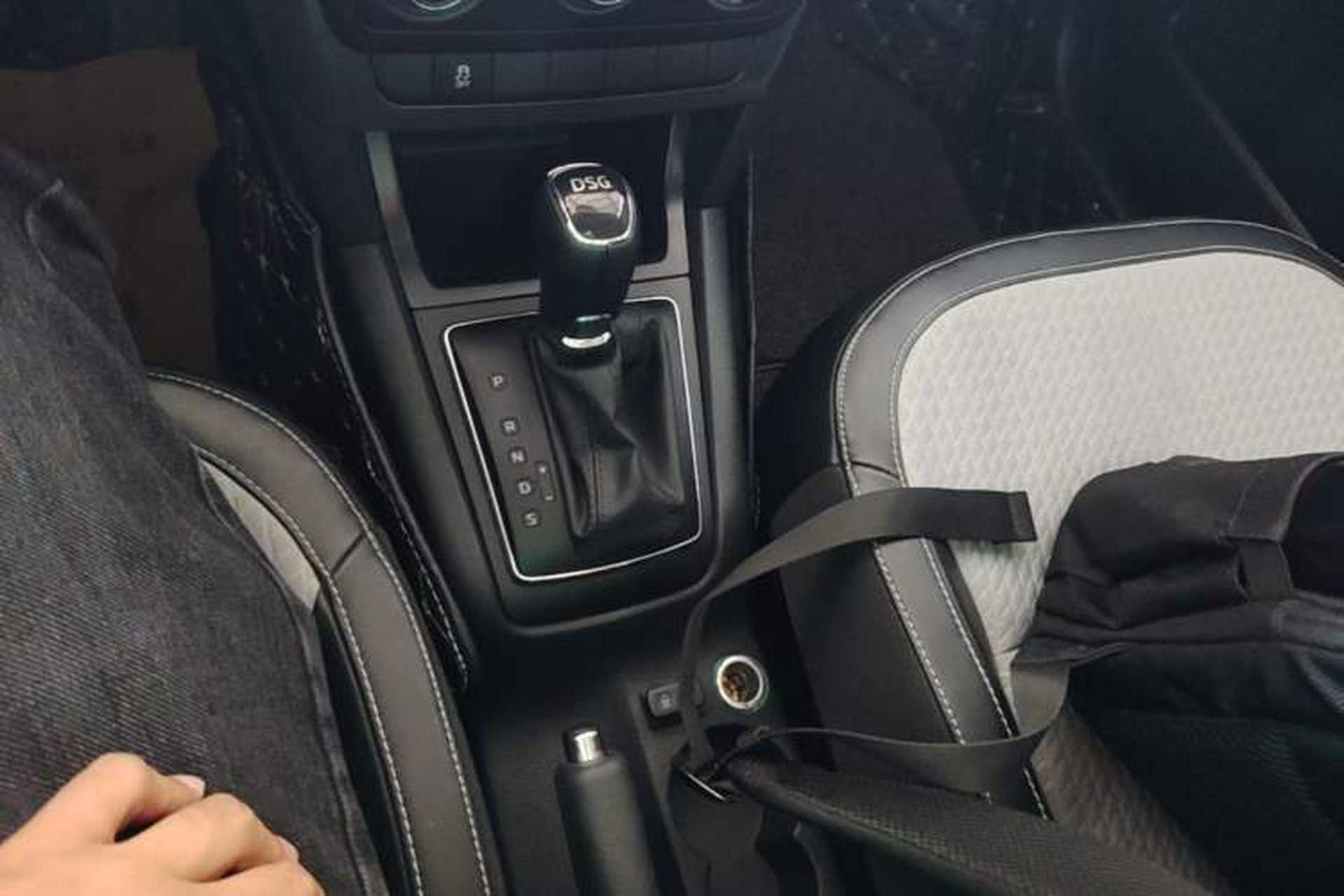 Used Skoda Yeti 2017 TSI280 DSG Advanced Edition Gear Lever