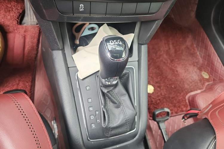 Used Skoda Yeti 2017 TSI280 DSG Advanced Edition Gear Lever