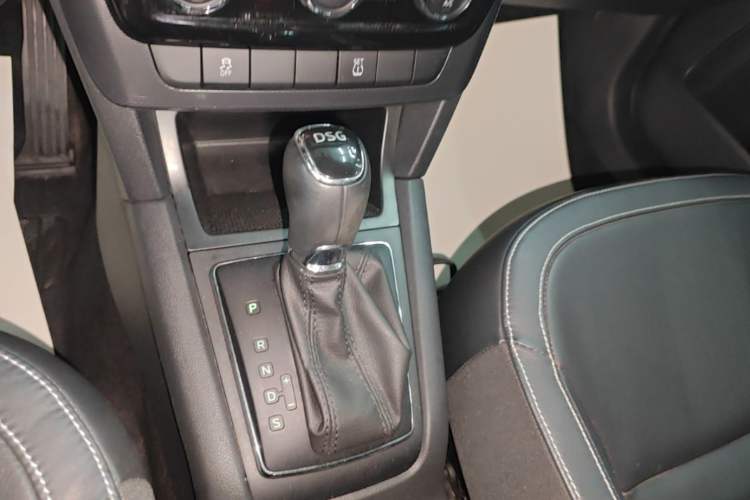 Used Skoda Yeti 2017 TSI280 DSG Innovation Edition Gear Lever