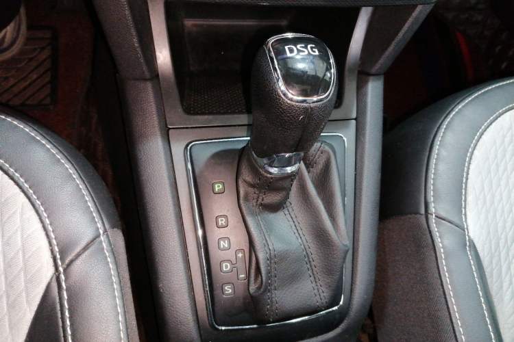Used Skoda Yeti 2017 TSI280 DSG Advanced Edition Gear Lever