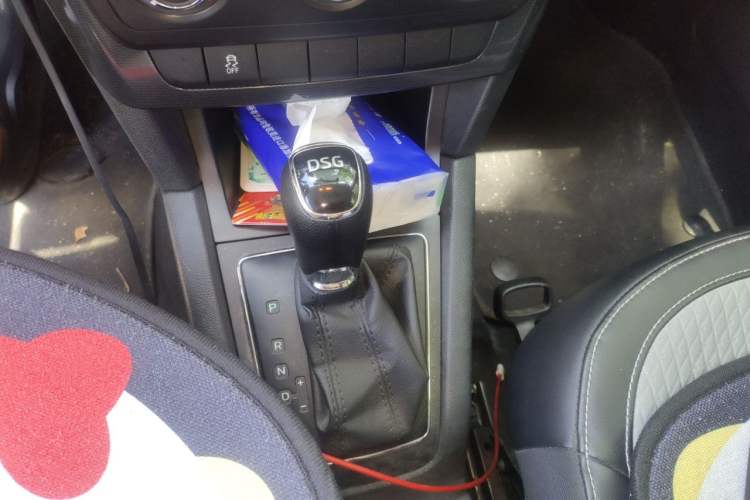Used Skoda Yeti 2017 TSI280 DSG Advanced Edition Gear Lever