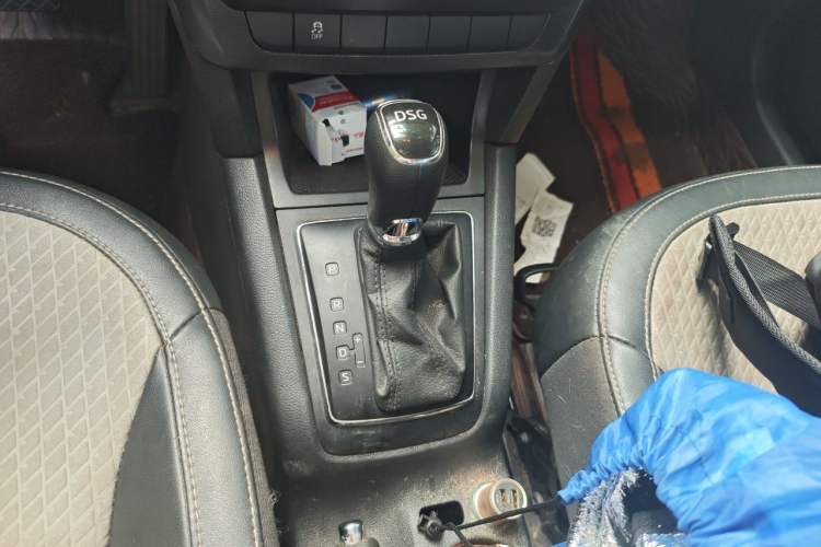 Used Skoda Yeti 2017 TSI280 DSG Advanced Edition Gear Lever