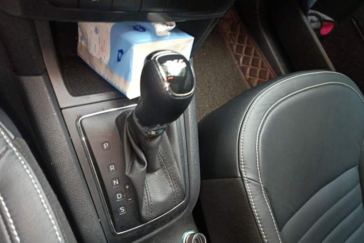 Used Skoda Yeti 2017 TSI280 DSG Car Enjoy Brothers Edition Gear Lever