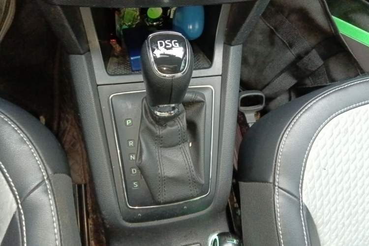 Used Skoda Yeti 2017 TSI280 DSG Advanced Edition Gear Lever
