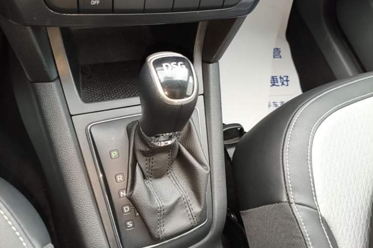 Used Skoda Yeti 2017 TSI280 DSG Advanced Edition Gear Lever
