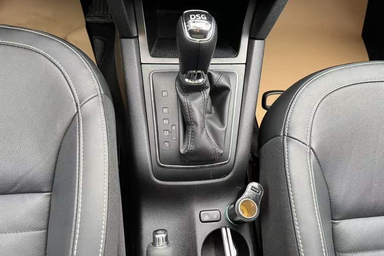 Used Skoda Yeti 2017 TSI280 DSG Car Enjoy Brothers Edition Gear Lever