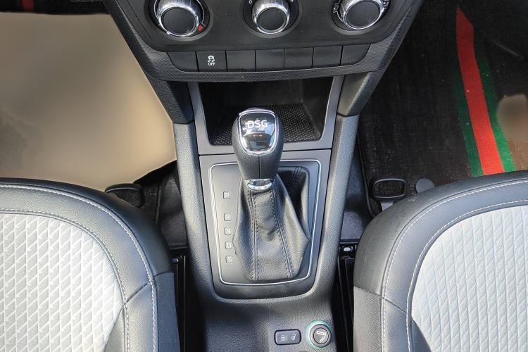Used Skoda Yeti 2017 TSI280 DSG Advanced Edition Gear Lever