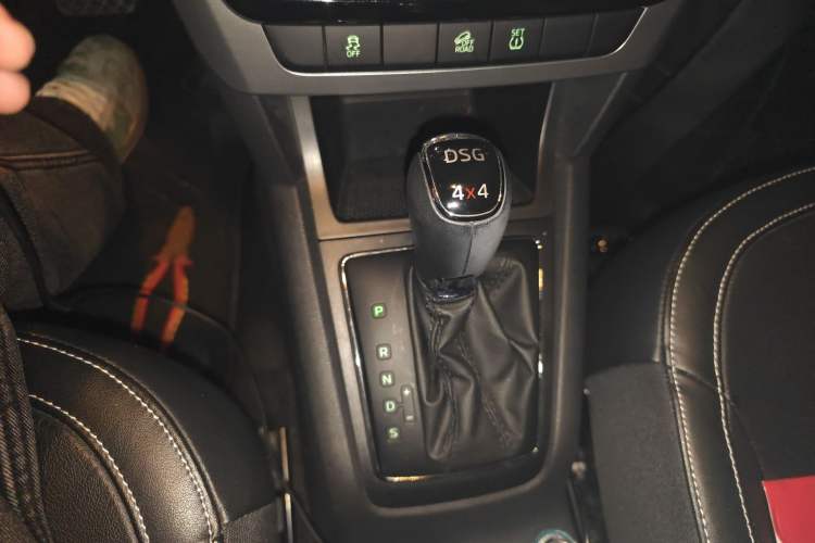 Used Skoda Yeti 2017 TSI300 DSG Luxury Edition Gear Lever