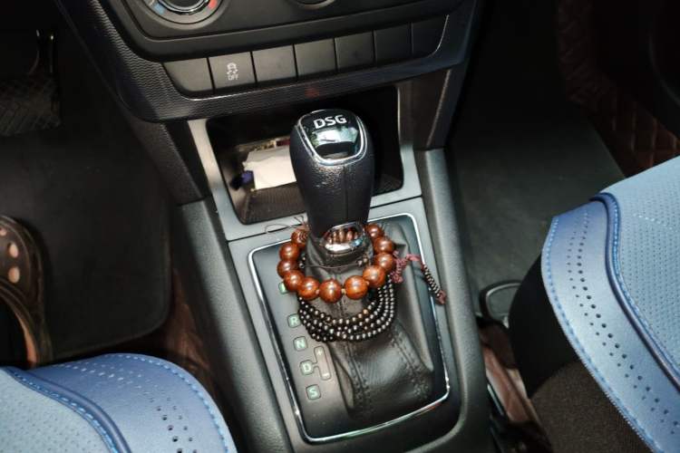 Used Skoda Yeti 2017 TSI280 DSG Advanced Edition Gear Lever