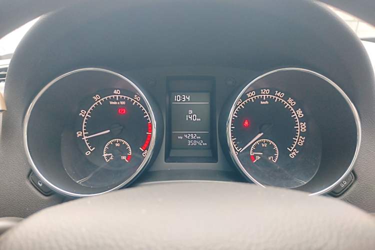 Used Skoda Yeti 2017 1.6L Manual Front-Wheel-Drive Version Instrument Cluster
