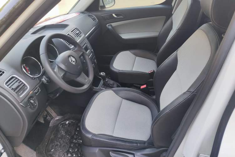 Used Skoda Yeti 2017 TSI280 DSG Car Enjoy Brothers Edition Interior 1