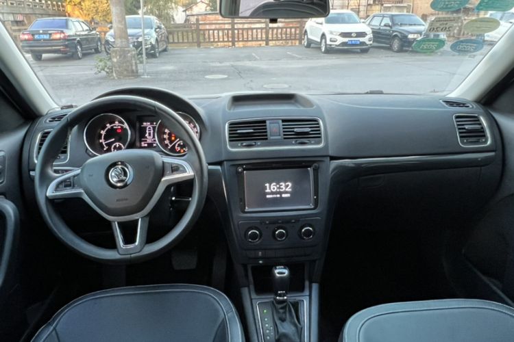 Used Skoda Yeti 2017 TSI280 DSG Car Enjoy Brothers Edition Interior 1