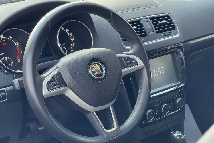 Used Skoda Yeti 2017 TSI280 DSG Innovation Edition Interior 1