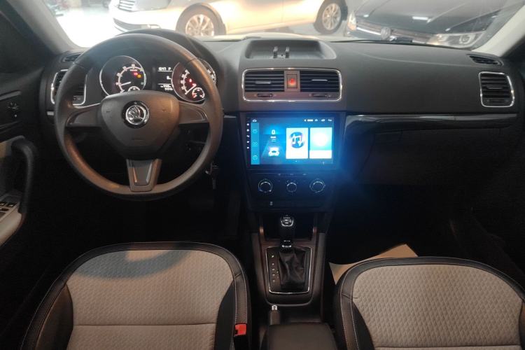 Used Skoda Yeti 2017 TSI280 DSG Advanced Edition Interior 2