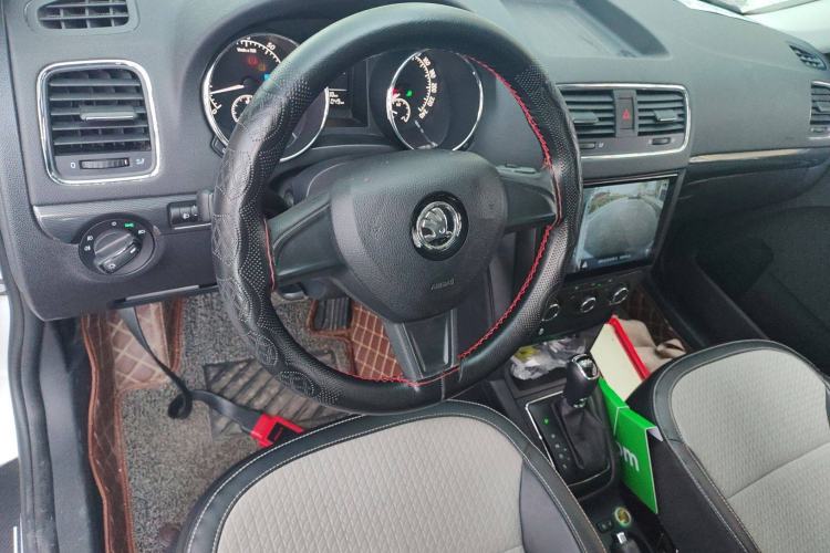 Used Skoda Yeti 2017 TSI280 DSG Advanced Edition Interior 2