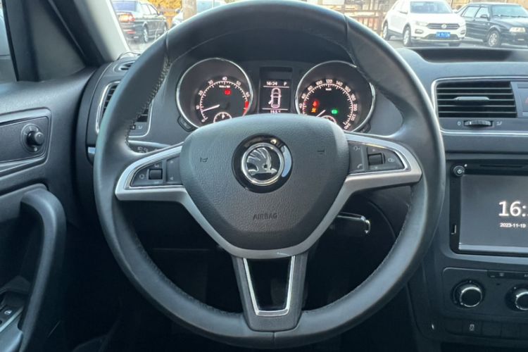 Used Skoda Yeti 2017 TSI280 DSG Car Enjoy Brothers Edition Interior 2