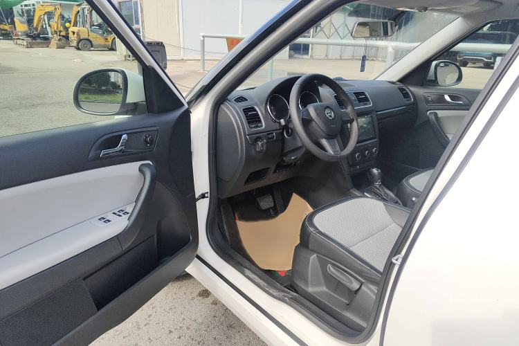 Used Skoda Yeti 2017 TSI280 DSG Advanced Edition Interior 2