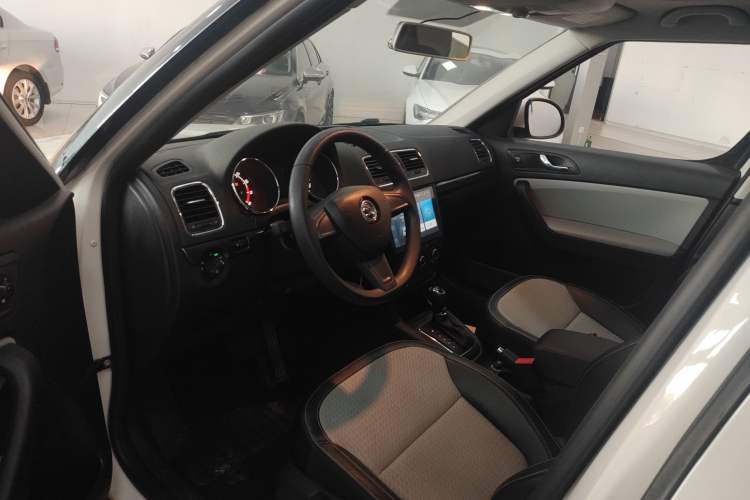 Used Skoda Yeti 2017 TSI280 DSG Advanced Edition Interior 3
