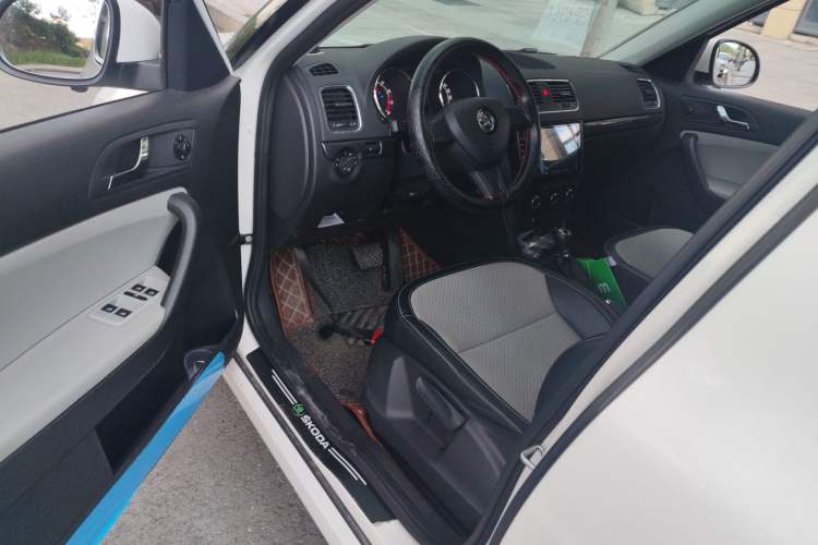 Used Skoda Yeti 2017 TSI280 DSG Advanced Edition Interior 3