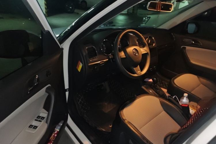 Used Skoda Yeti 2017 TSI280 DSG Advanced Edition Interior 3