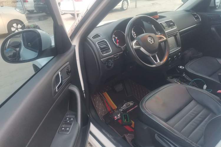 Used Skoda Yeti 2017 TSI280 DSG Car Enjoy Brothers Edition Interior 3