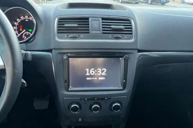 Used Skoda Yeti 2017 TSI280 DSG Car Enjoy Brothers Edition Interior 3