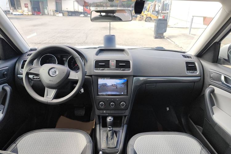 Used Skoda Yeti 2017 TSI280 DSG Advanced Edition Interior 3